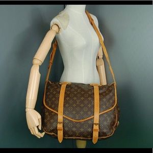 Authentic Louis Vuitton Saumur MM crossbody!